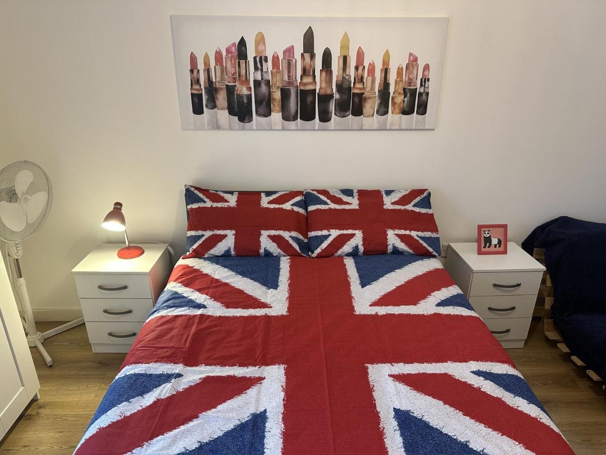 Modern, Large Independent With En-suite Bathroom In Private Owned Londres